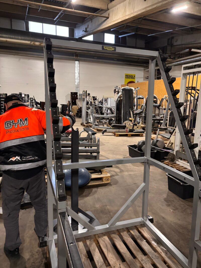 Technogym kyykkyteline, käytetty - Image 2